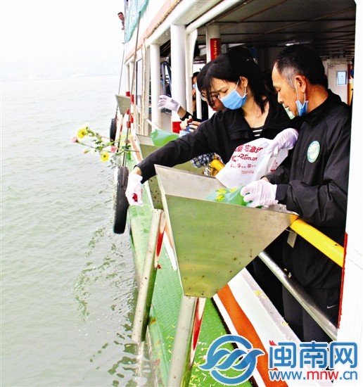 不少人千里赴厦，实现逝者遗愿