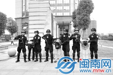 温州保时捷女车主当街遭绑架