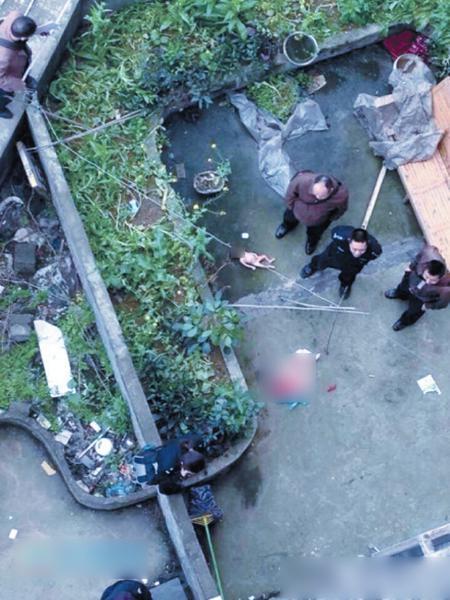 四川一初生女婴 被扔下楼致死1