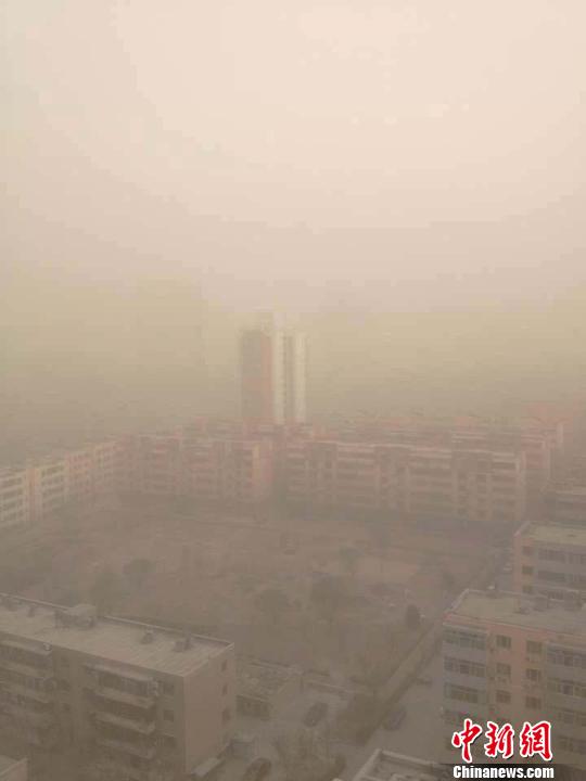 新疆哈密发布沙尘暴橙色预警