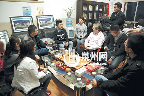 被打学生父母与学校沟通