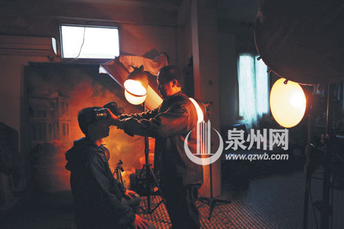 不时会有年轻人慕名前来，只为了感受老相馆的旧情怀