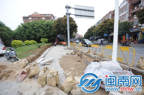 恢复人行道工程预计下周完工