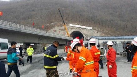 吉林隧道坍塌事故救援给养管打通 被困人员有回应