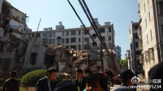 浙江宁波奉化市一幢5层居民房倒塌3