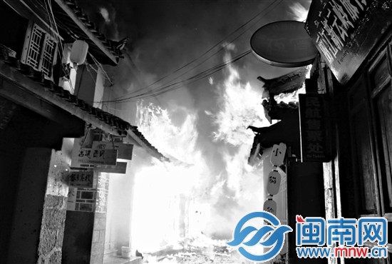 丽江束河古镇火灾现场1