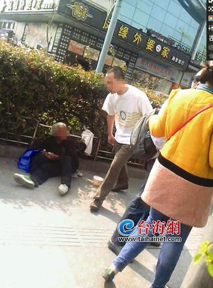 厦门一神秘男专抢乞丐钱