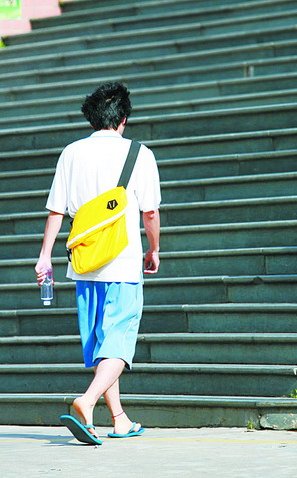 　早恋、发型、校服是学校严抓的重点