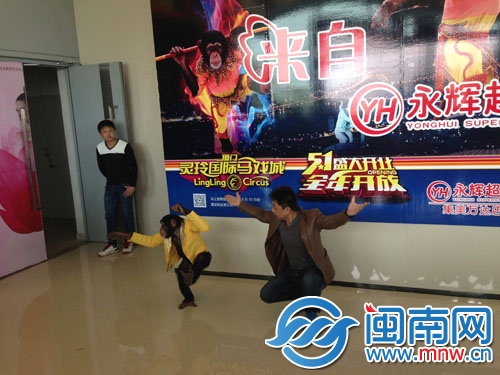 Jack挑好苹果，放进购物篮