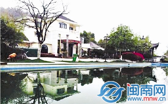 村书记违建数千平别墅花园
