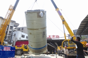 东沟截污改造工程一体泵站筒体昨运抵石狮，并顺利完 
