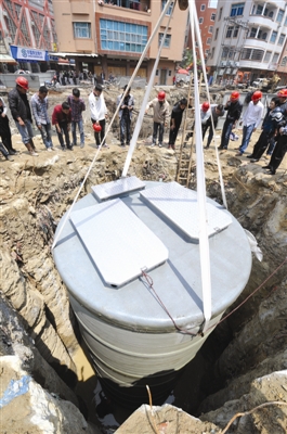 东沟截污改造工程一体泵站筒体昨运抵石狮，并顺利完 