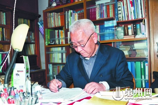 周宗禧潜心创作地方史志