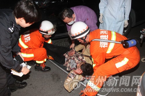 被压行人获救