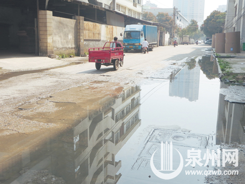 昨日下午，雨后第四天，雨水慢慢消退，但成洲工业区 