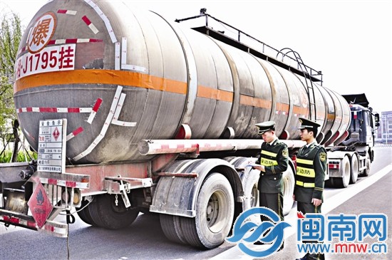 漳州边防4个月来查获走私柴油640吨