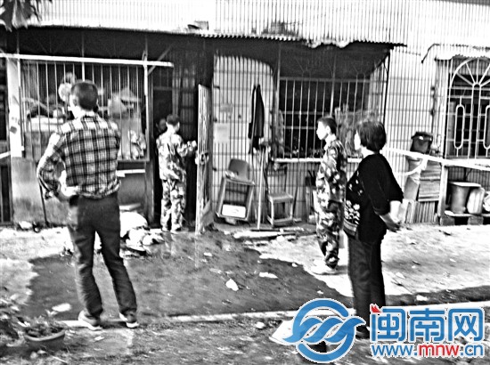 昨天下午，消防部门来到现场进行调查