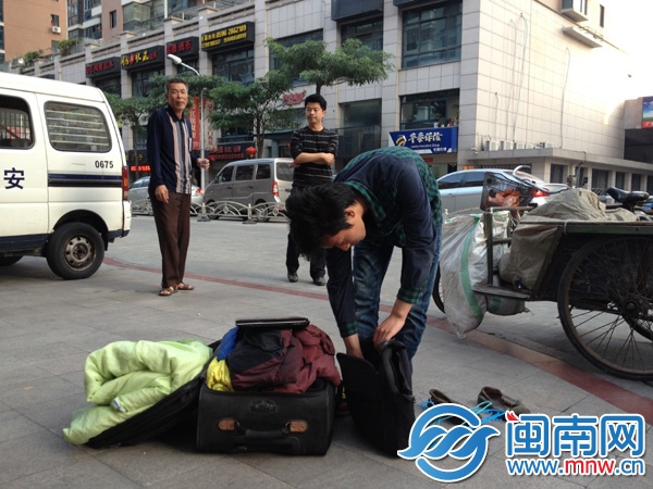 行李找回来了，河南小伙小张欣喜不已