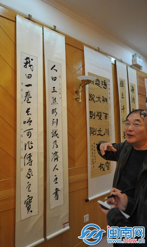 市民伍长治展示的这幅家训，是父亲对子孙的期望