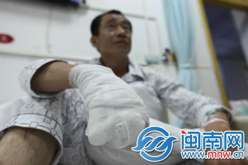 转到一七五医院后，患者的手指有部分感染