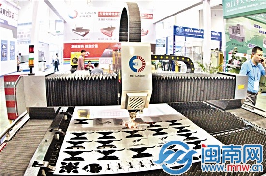 激光打印机器，能在钢板上打印蚂蚁、狼等