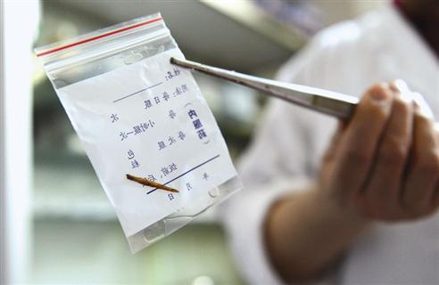 肛门藏3厘米竹签