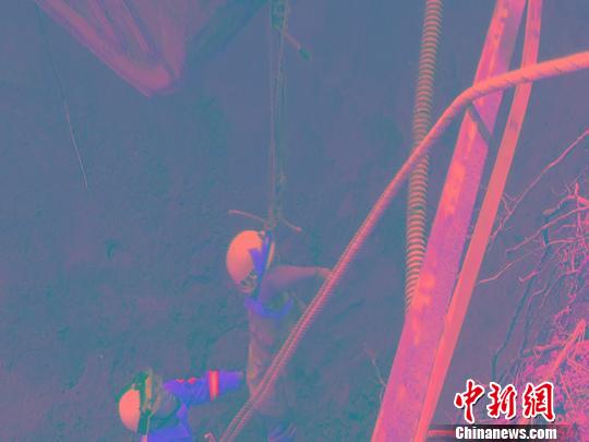福州一别墅区内土坑坍塌2