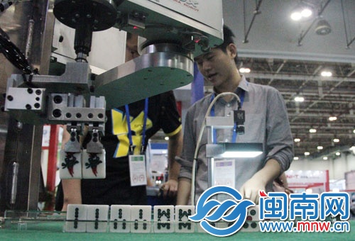 这机器人能识别麻将牌