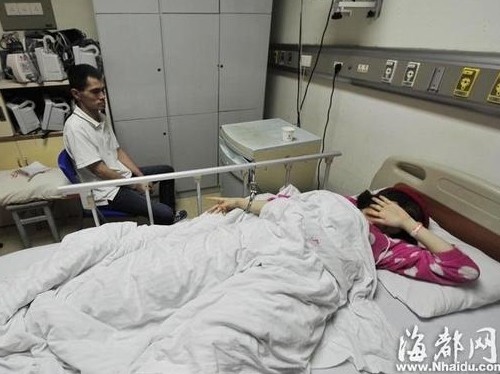 送少女住院，刑警彻夜守护