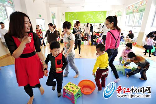 晋江举办闽南童谣学习活动 深受家长和孩子喜