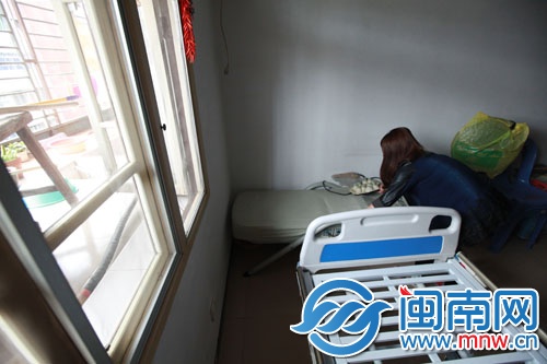 两张床总价近2万元，扔了可惜，李小姐一家决定，送 