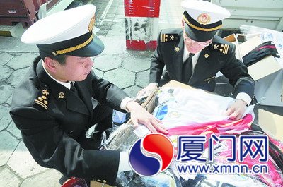 这批冒牌球衣被厦门海关暂扣