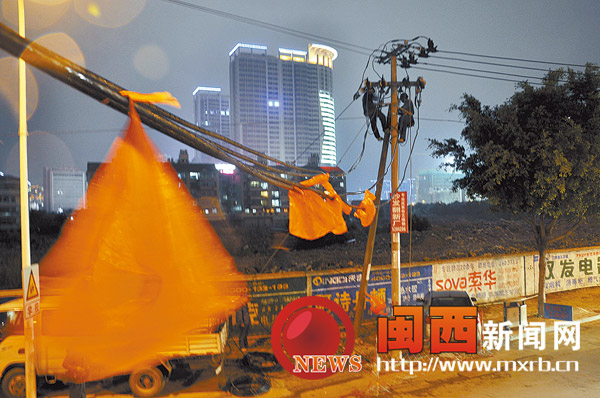 莲西路电线垂落