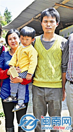 苏介超夫妇和儿子