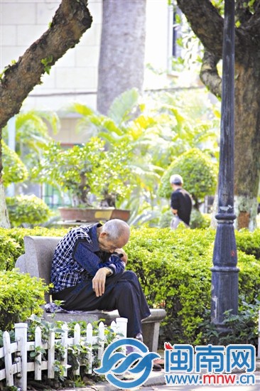气温节节高 春困也撩人