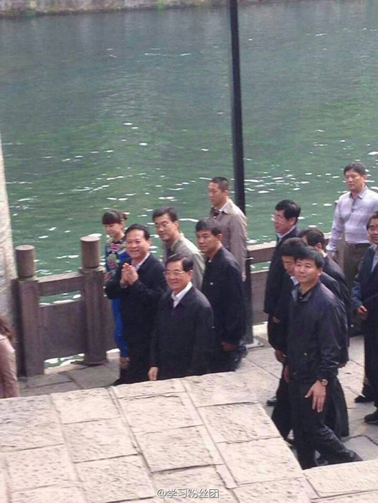 胡锦涛到访凤凰古城8