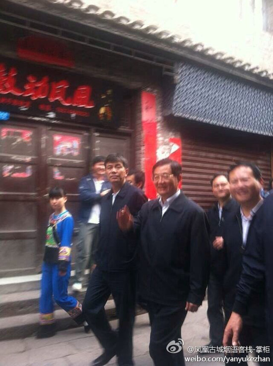 胡锦涛到访凤凰古城3