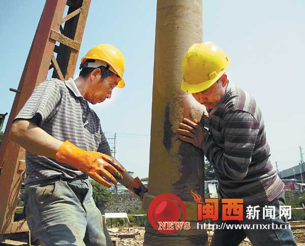 龙岩大桥670个桩基已经打下100根