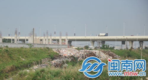 泉州市黄龙大桥旁的垃圾堆