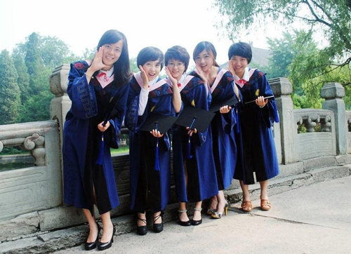 任职于华润集团的人力资源部培训讲师凡凡毕业照