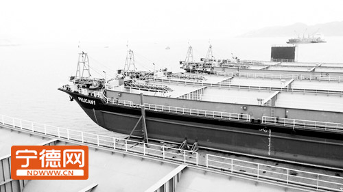 宁德港首次使用半潜船装载船舶出口