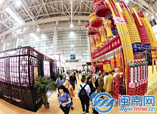 福州佛事用品展开幕第二天，吸引众多市民入场参观