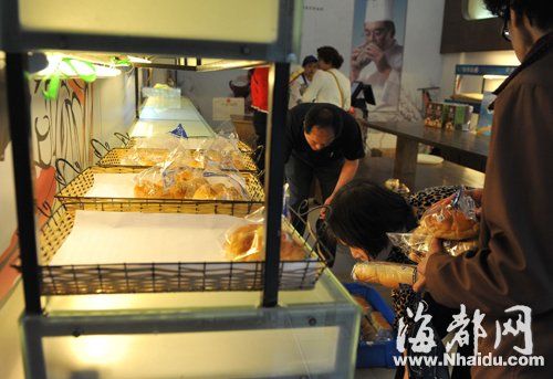 北大路超雅分店，货品被顾客争抢一空