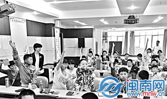 模拟急救 小记者大呼长知识