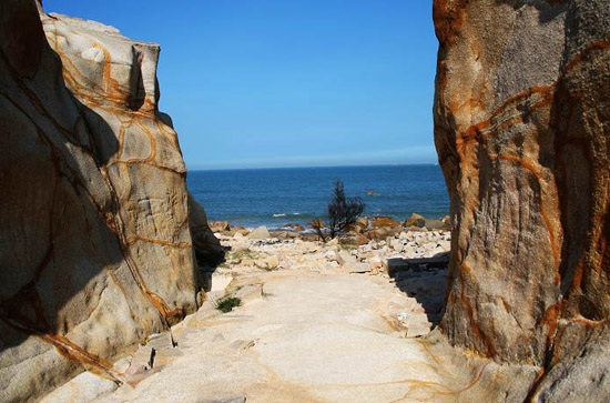 漳浦六鳌抽象岩画廊