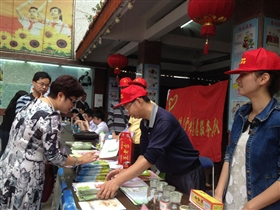 群众在家门口就能找专家问诊2