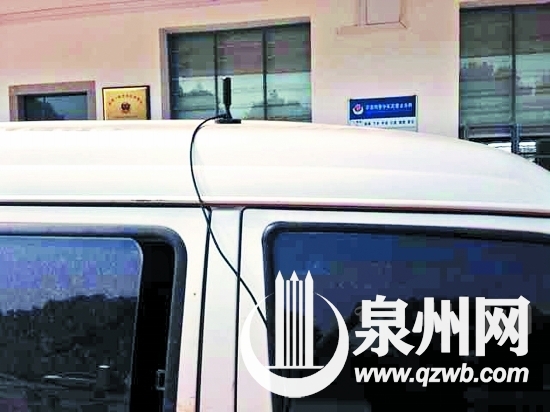 面包车上发送短信的通信设备