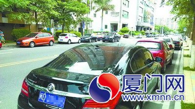 收费停车位管理方均表示，对收费员有制度约束。