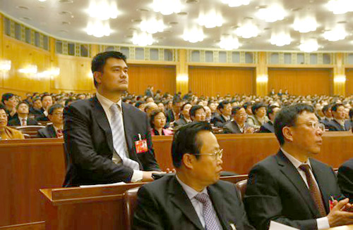 姚明在参加政协双周协商座谈会时，做了《取消赛事审 