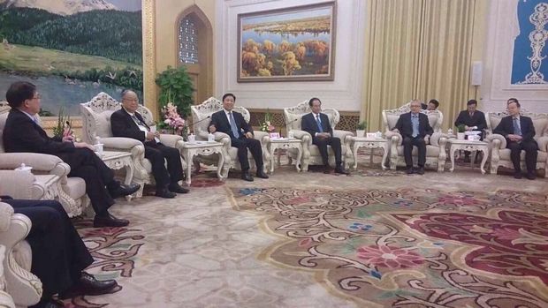 中国国家副主席李源潮23号在北京会见香港传媒高层访 
